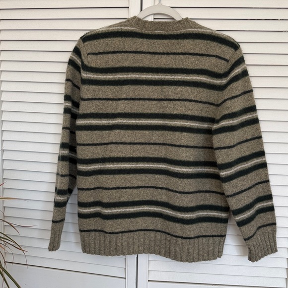 GAP Crewneck Sweater in Green and Tan Stripes. - Picture 3 of 4